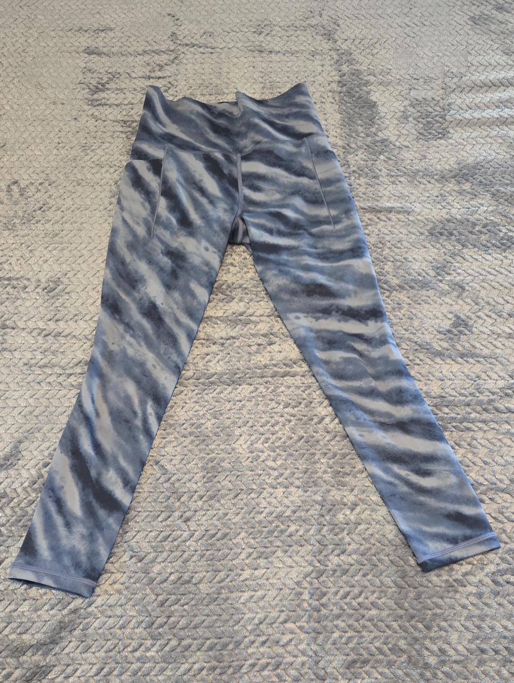 Athleta Salutation Stash Pocket II 7/8 Leggings XS Blue Gray Tie Dye High Rise